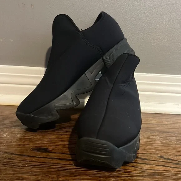 iRi Low Top Sneaker Size 6.5 (37) Black. Vegan! EUC - Picture 2 of 7